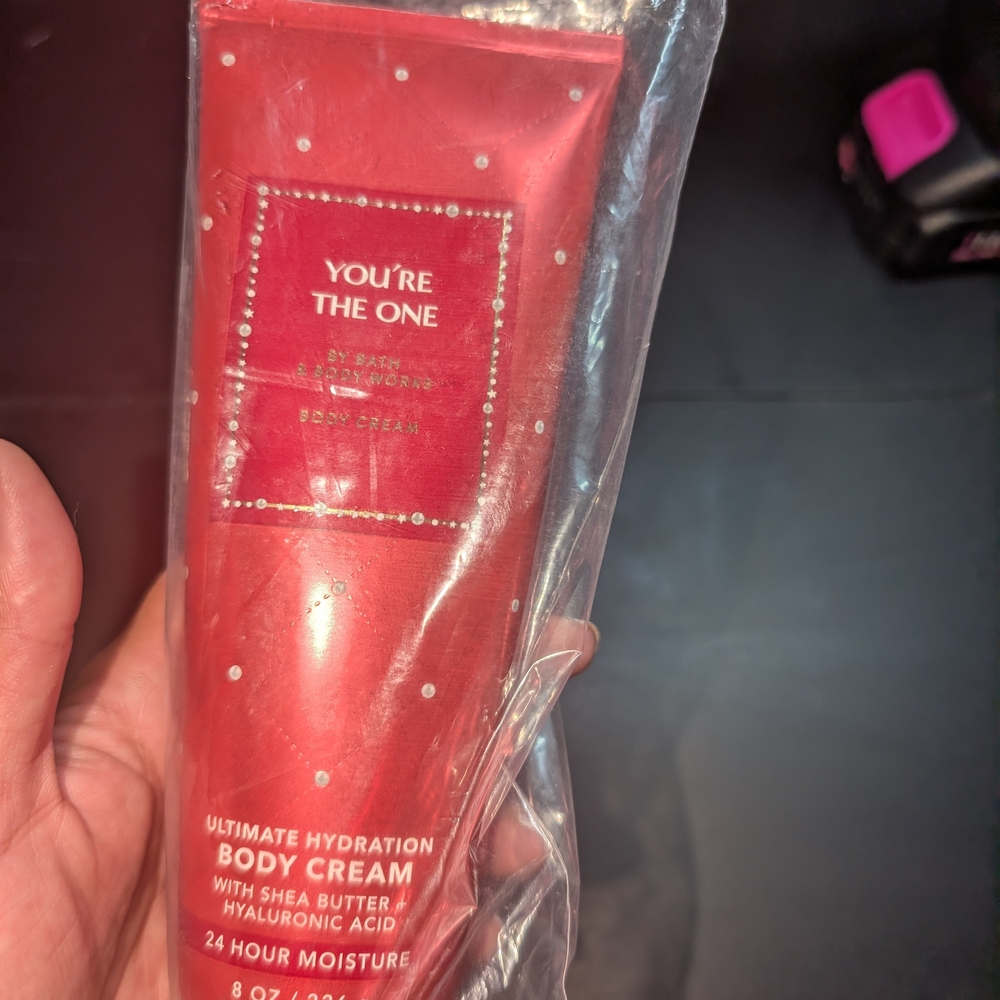 Bath & Body Works You're the One Ultimate Hydration Body Cream - Vibrant Red